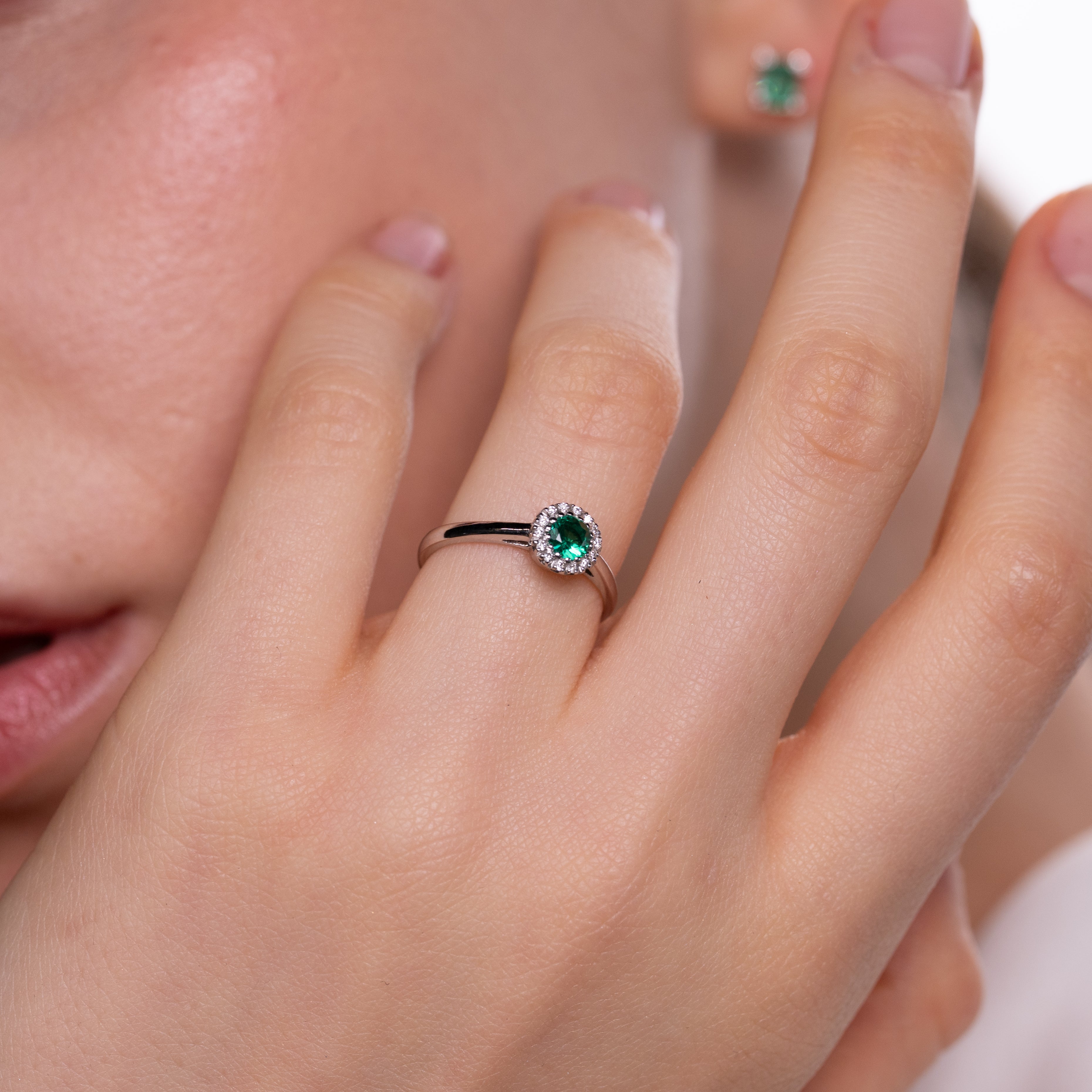 Inel aur 18k cu smarald 0.25 ct si diamante 0.07 ct