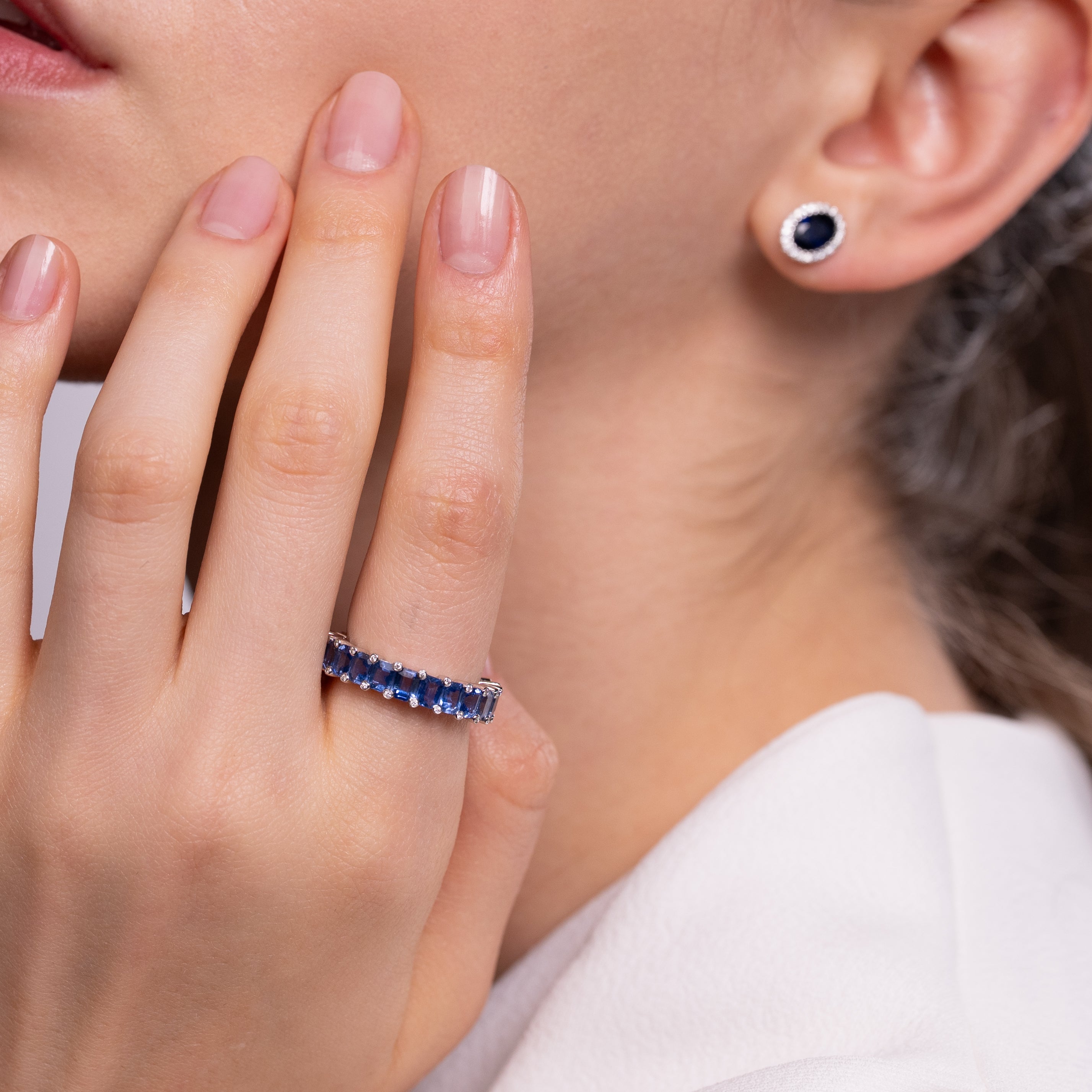 Inel eternity aur 18k cu safire 6.68 ct si diamante