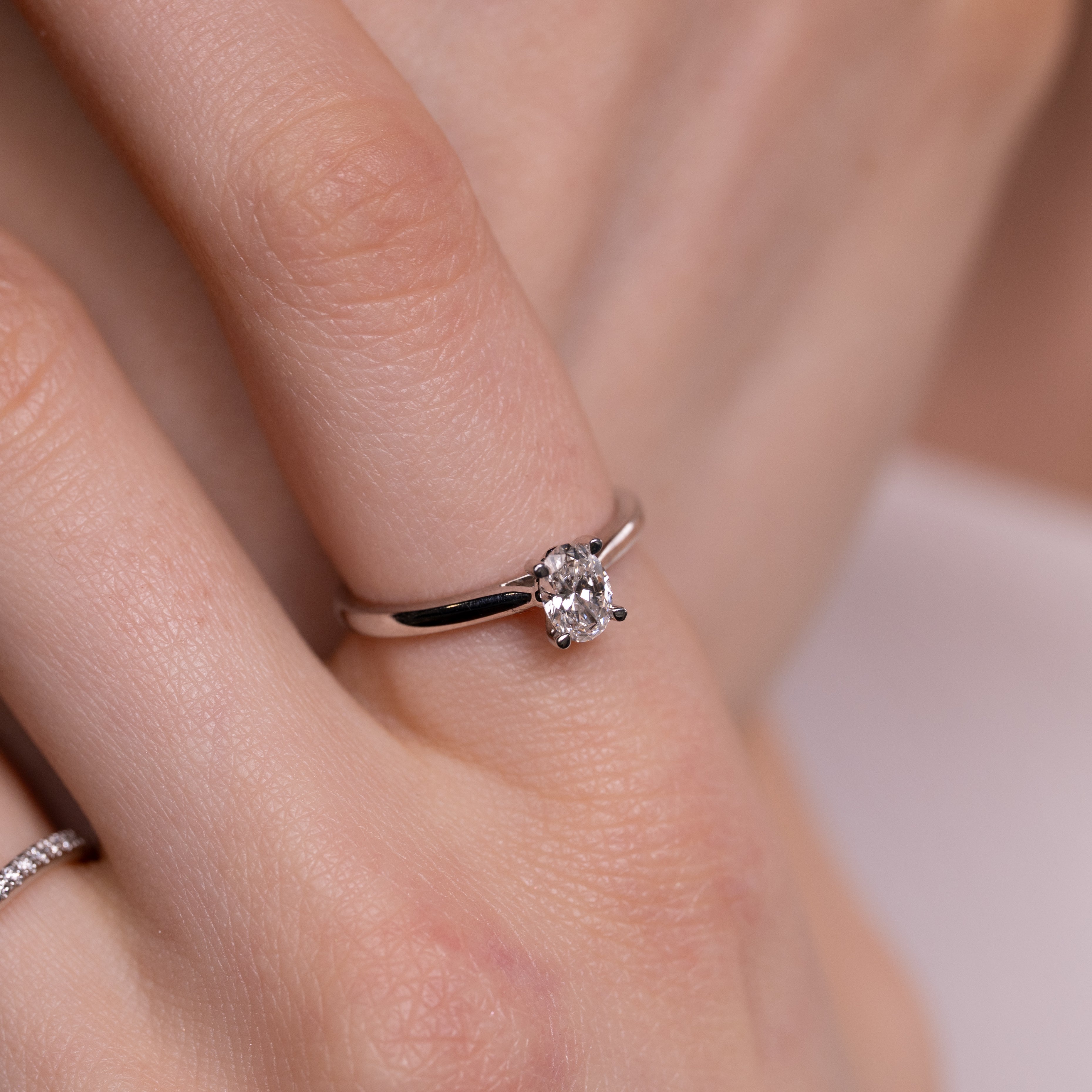 LUNA engagement ring in platinum, oval diamond 0.50 ct - GIA certificate