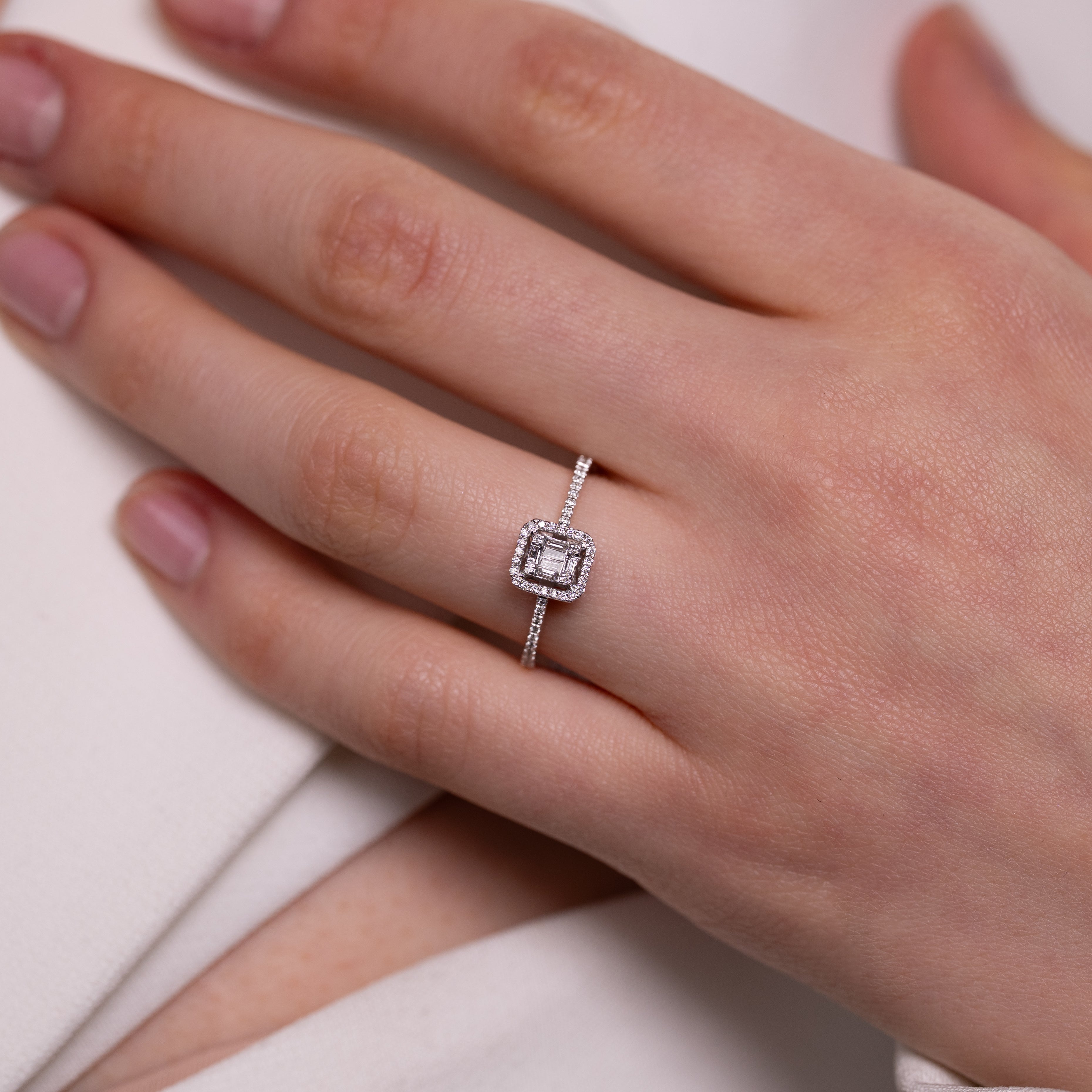 Inel din aur alb 18k cu diamante 0.28 ct