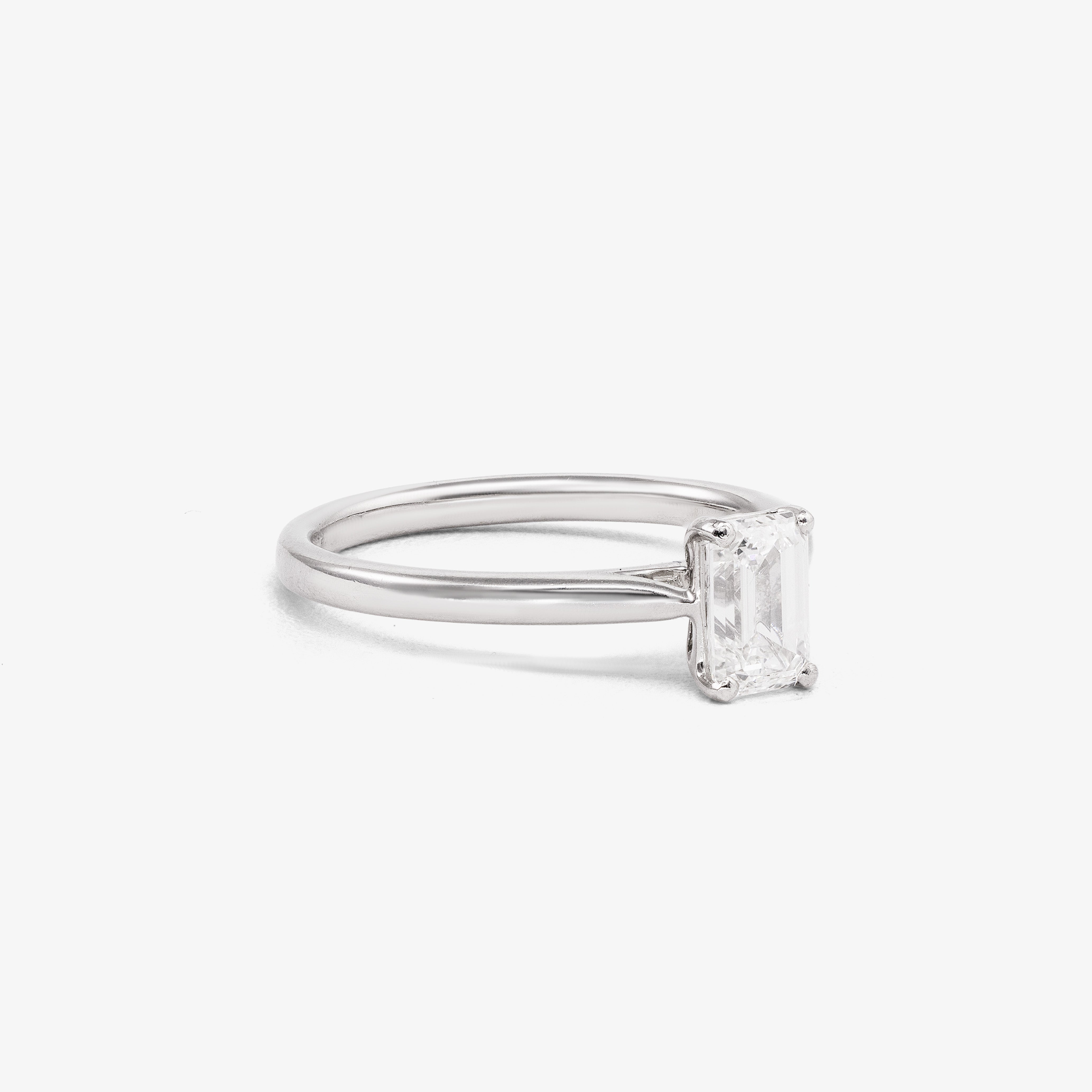 Inel de logodna cu diamant emerald cut 0.81 ct - G, VVS1, certificat GIA