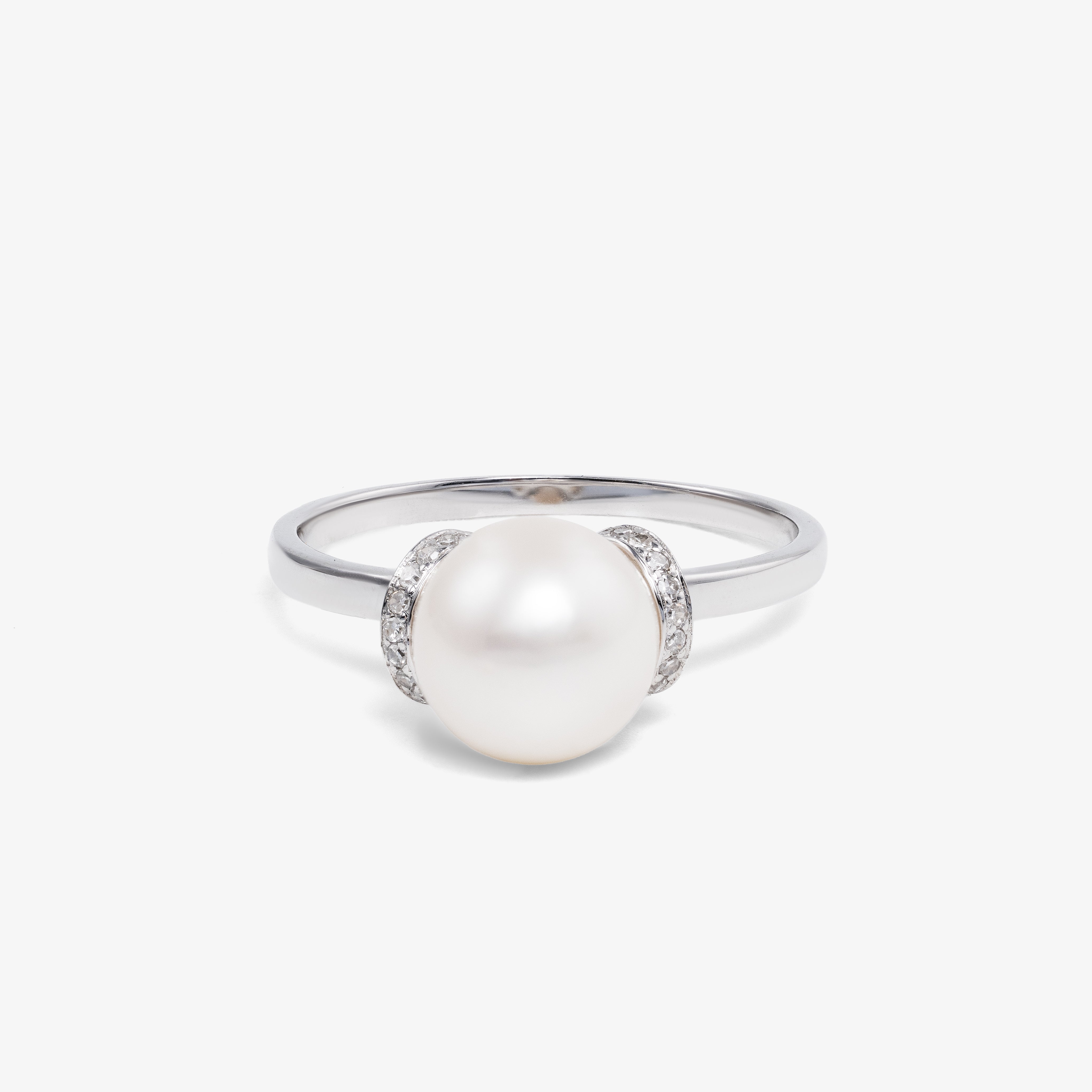 Inel cu Diamante simetrice si Perla centrala