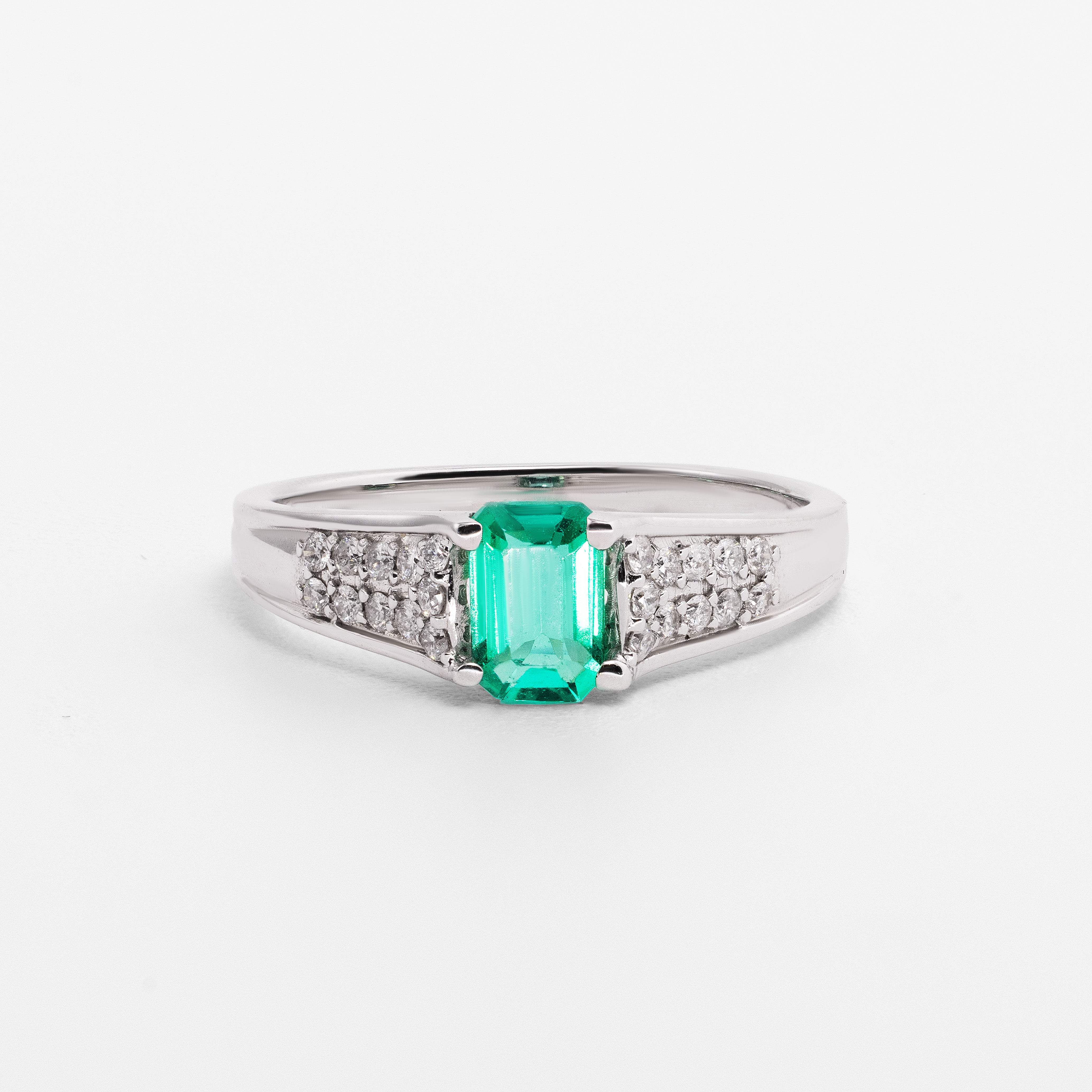 Inel aur 18k cu smarald 0.56 ct si diamante