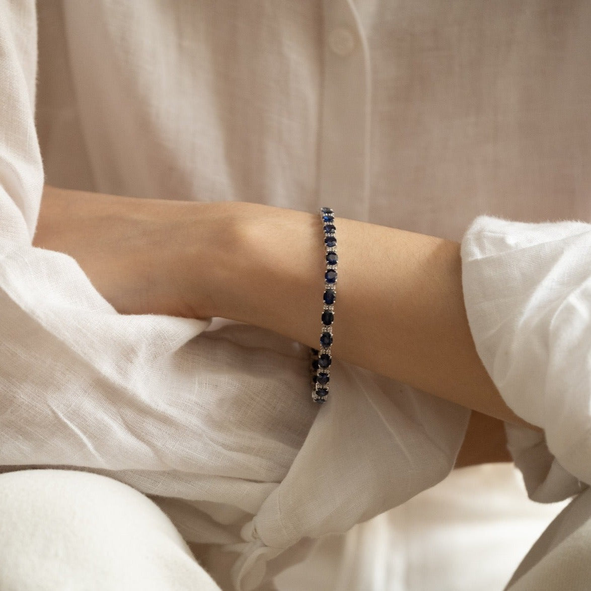 Bratara aur 18k cu safire 12.73 ct si diamante