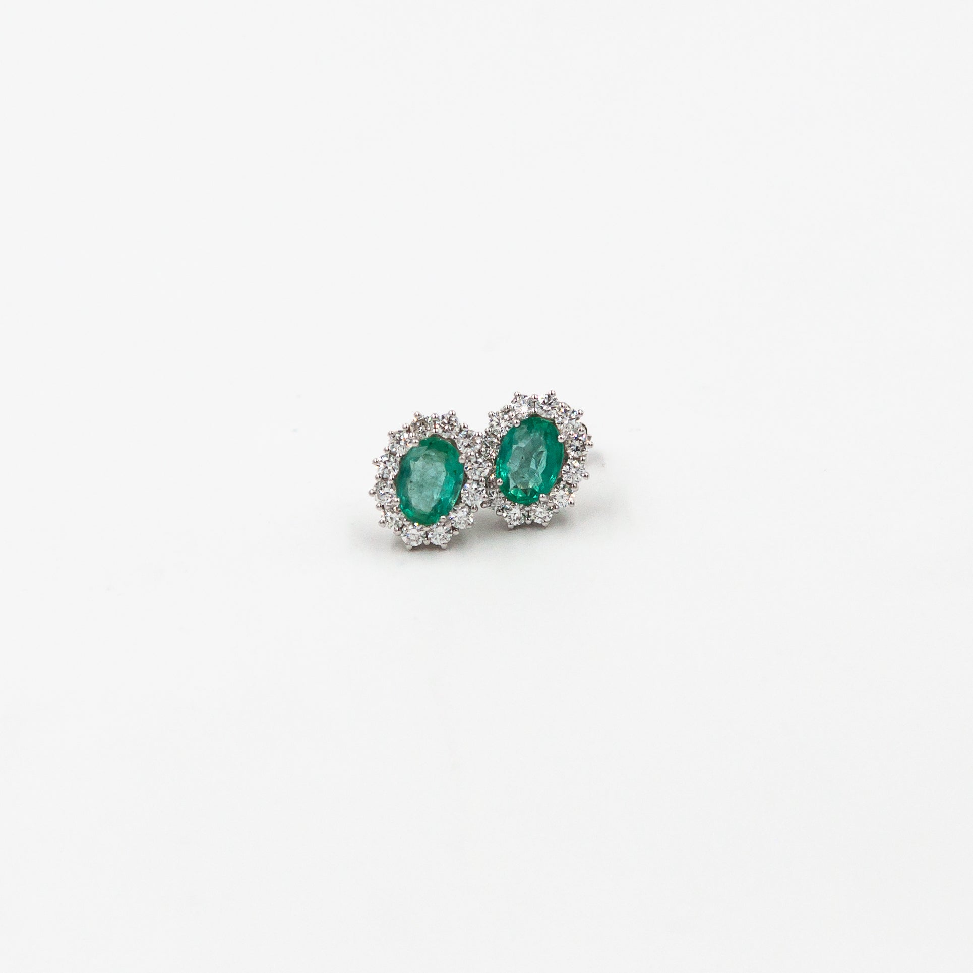 Cercei aur 18k cu smaralde 0.91 ct si diamante