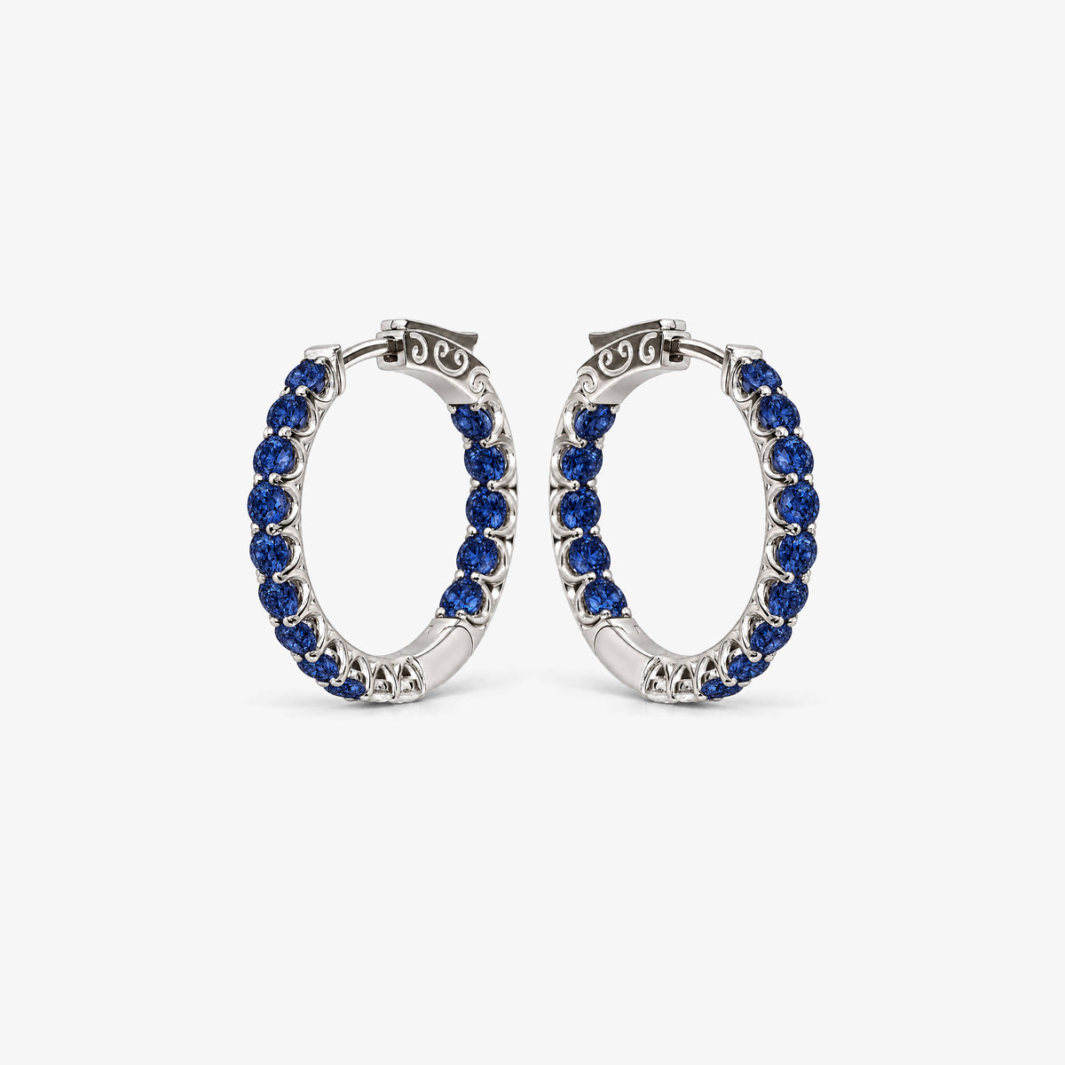 Cercei rotunzi din aur alb 18K cu safire 2,07 ct – 135850