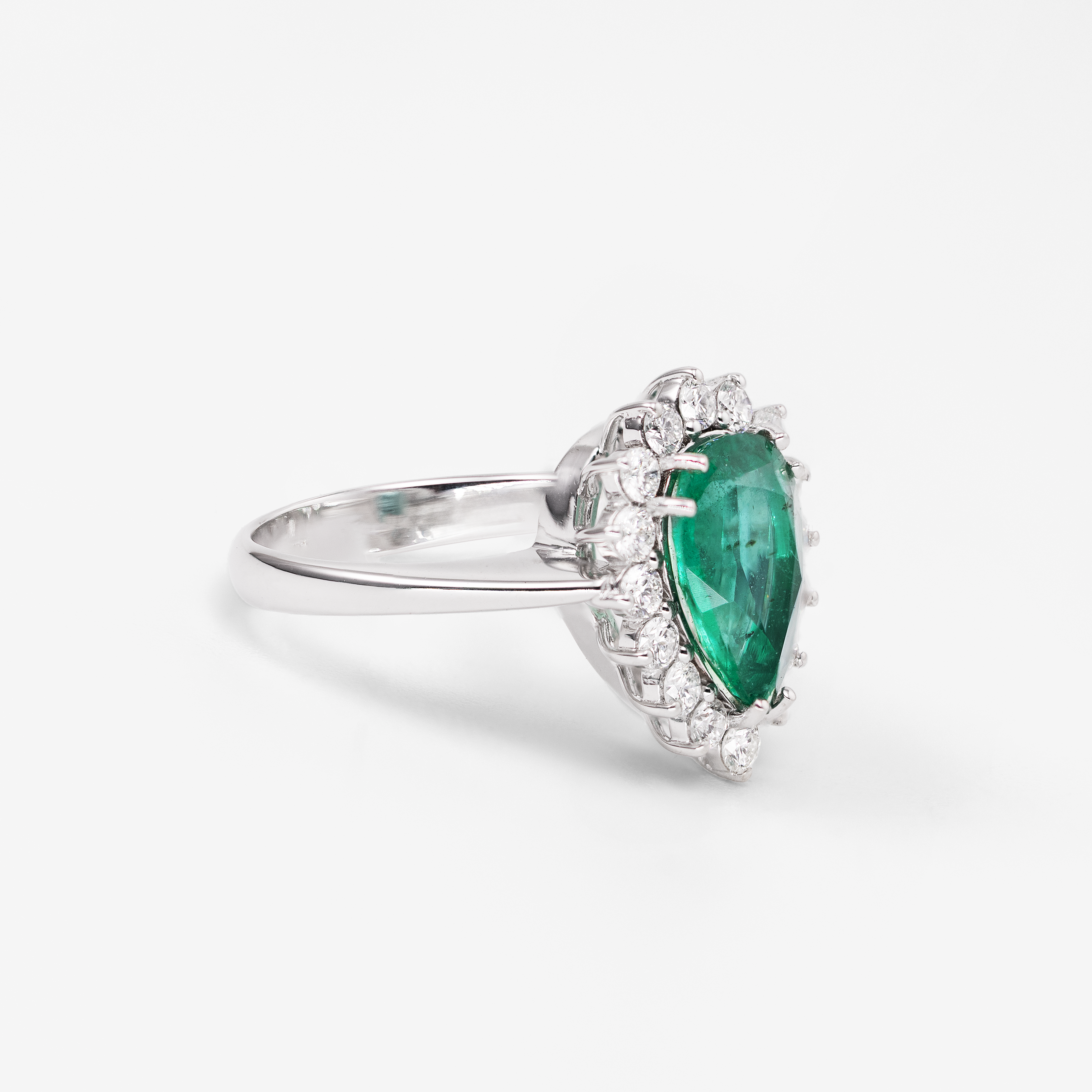 Inel aur 18k cu smarald 2.35 ct si diamante