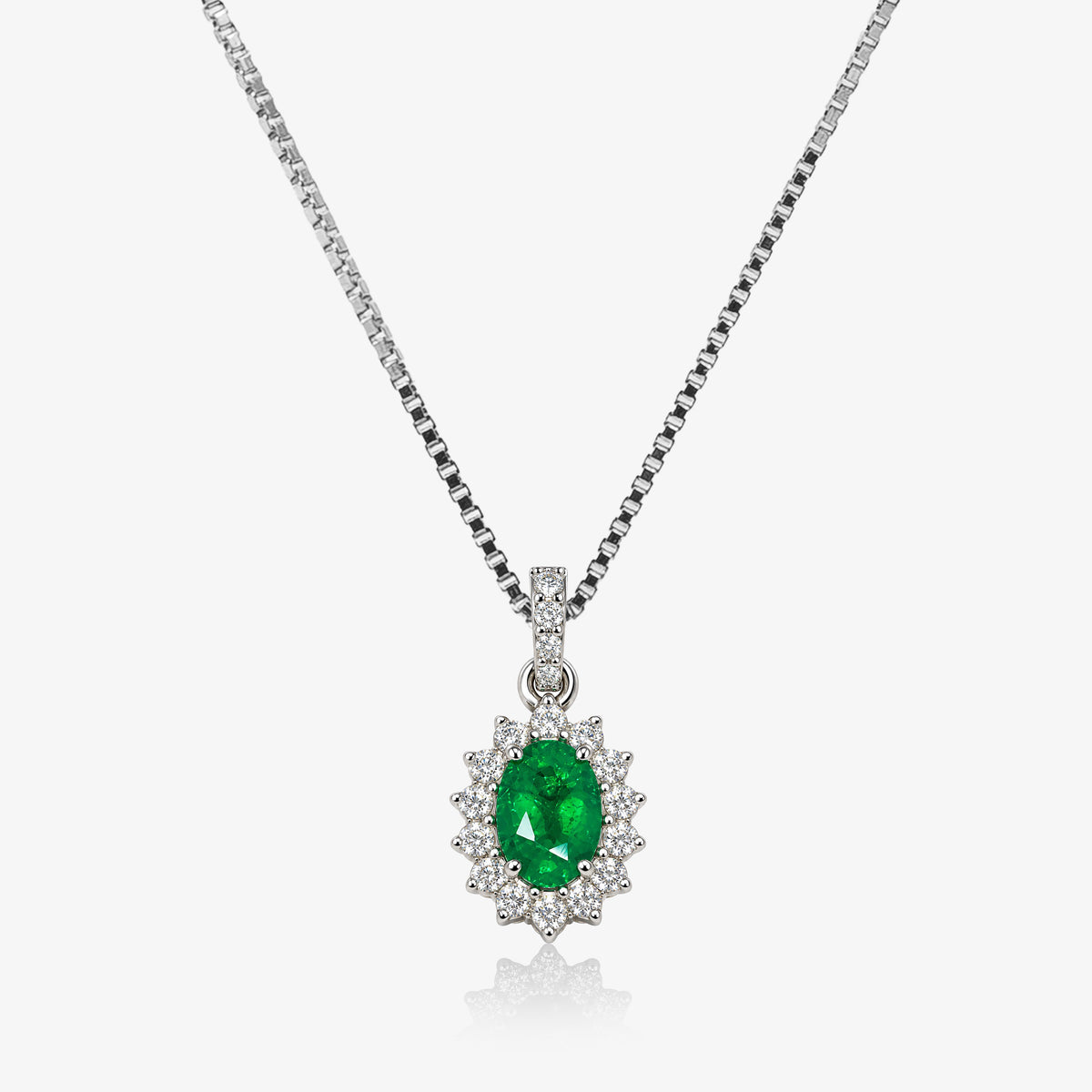 Pandantiv din aur alb 18K cu smarald și diamante (fără lanț) – 136371