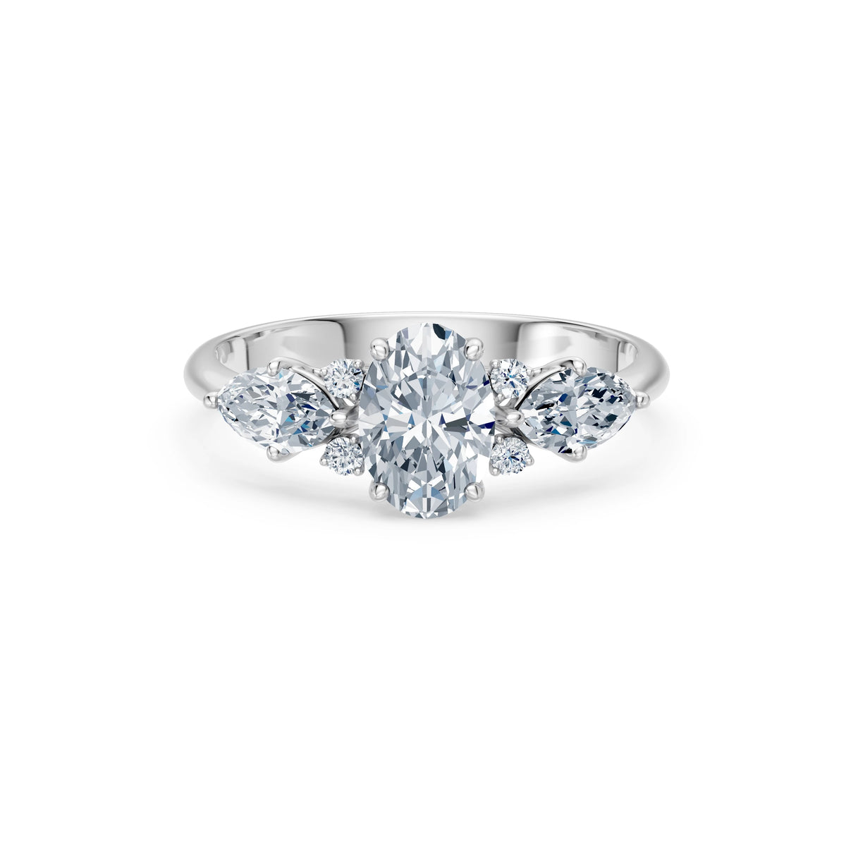 Inel de Logodnă din Aur cu Diamant Central Oval și Diamante Laterale 1,67 CT