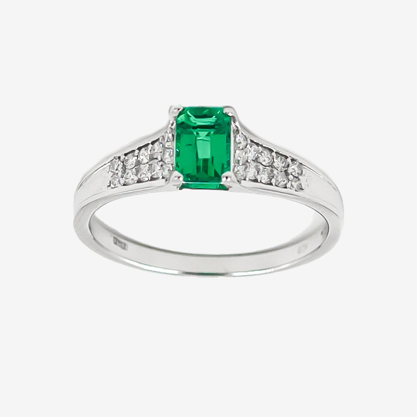 India Green Emerald Ring with Diamonds 