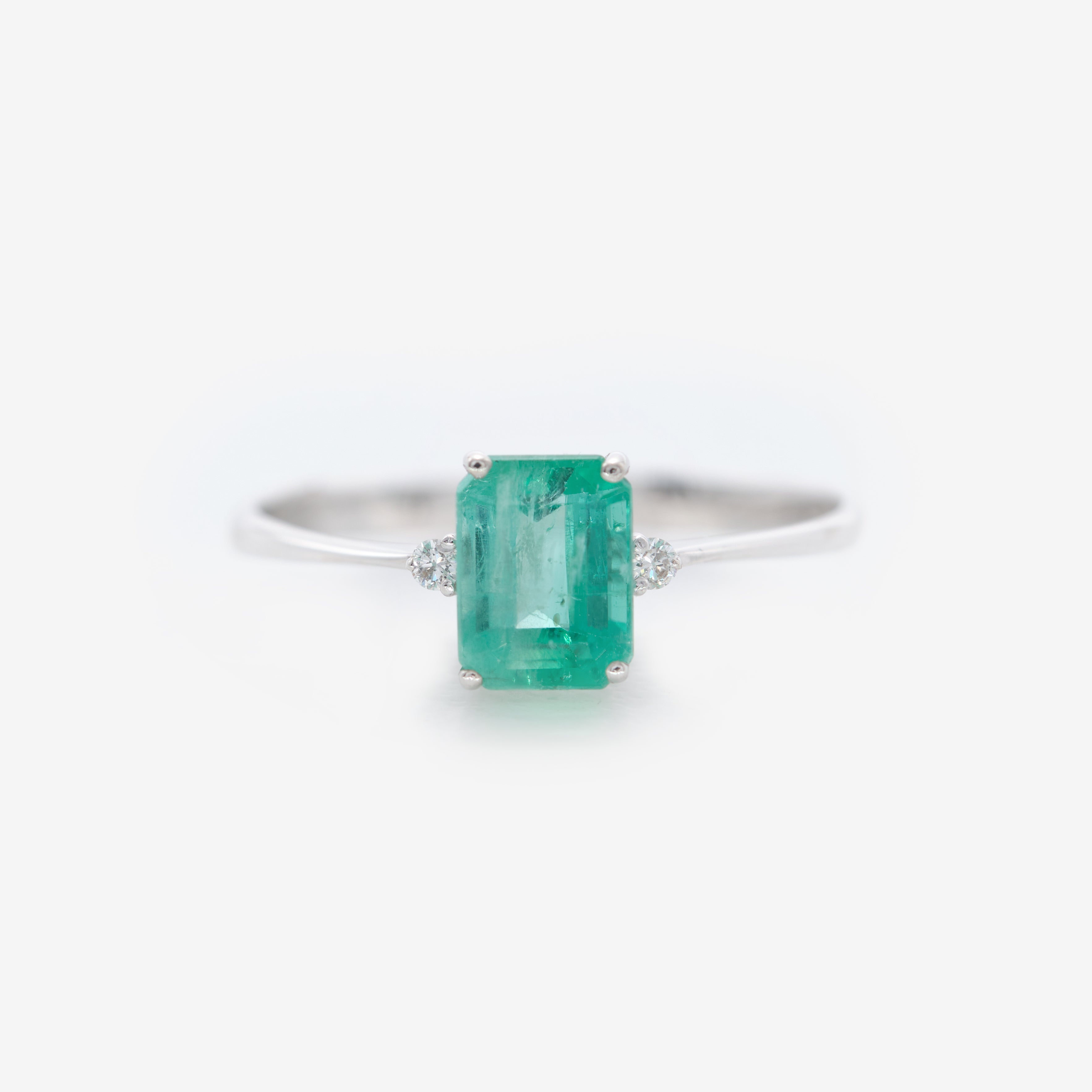 Jaya ring with emerald and diamonds