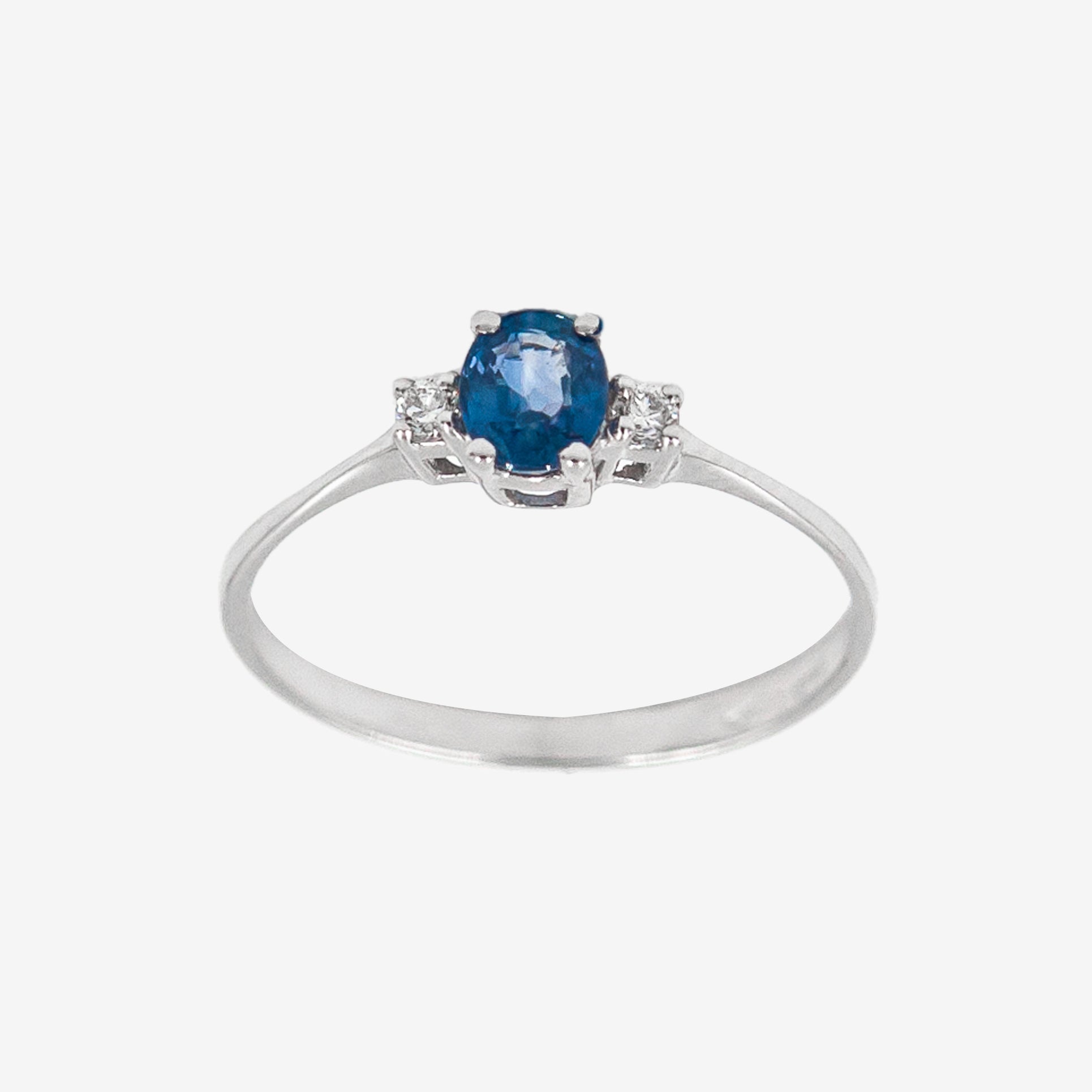 Aura Ring with Sapphire and Diamonds