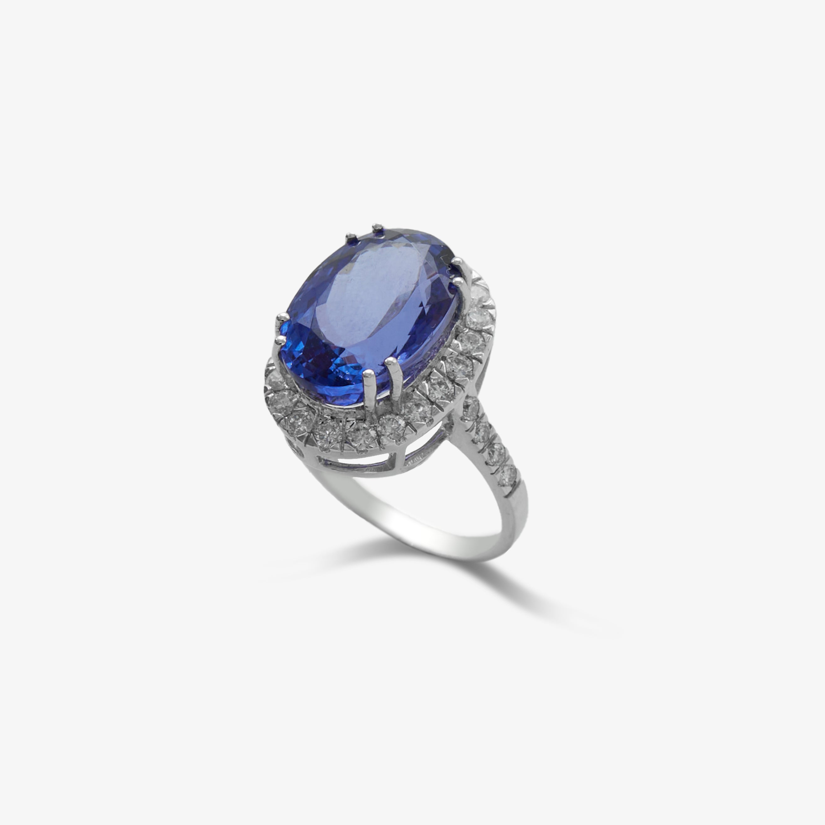 Ring with tanzanite 10.47 ct