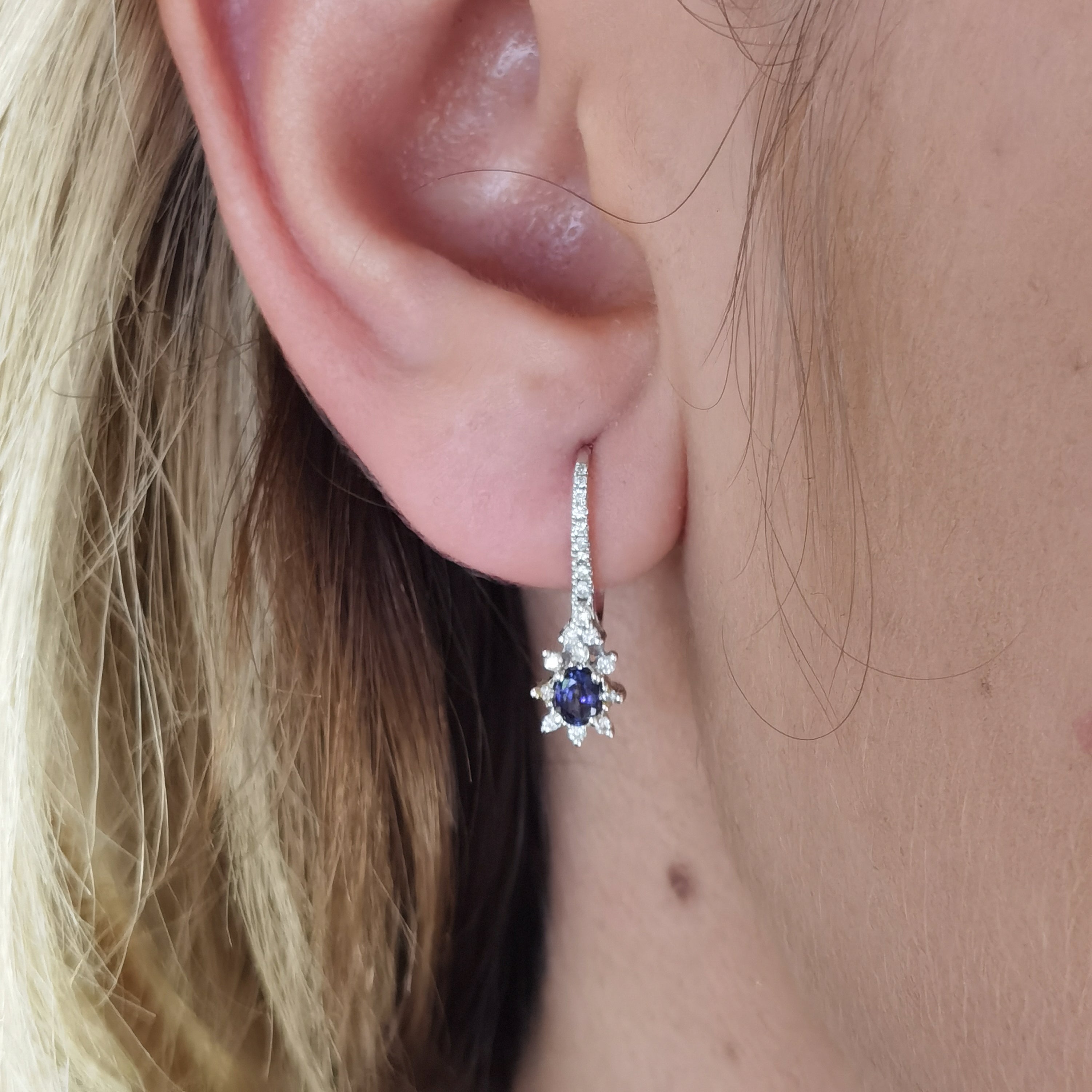 Star earrings with central sapphires and diamonds