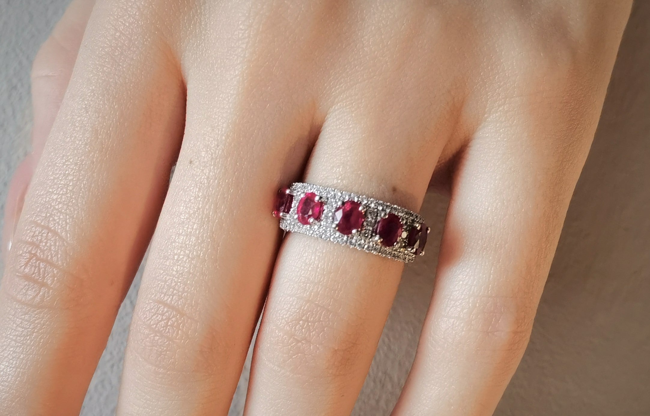 Crown ring with 5 rubies